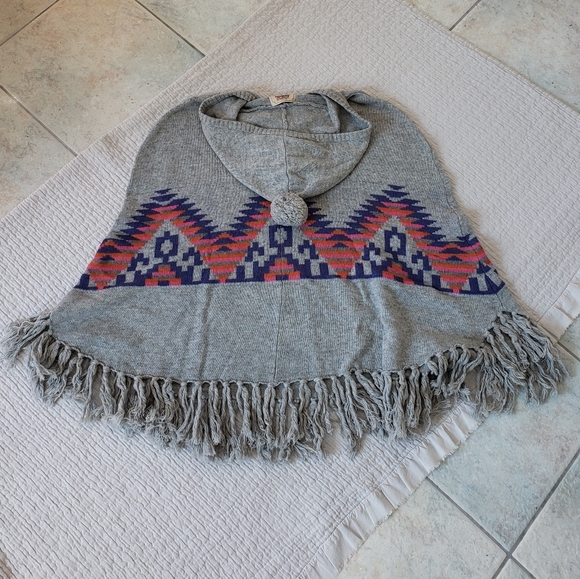 Arabella & Addison Aztec Wool Blend Poncho O/S - Picture 3 of 6